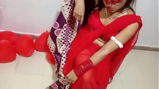 Chachi ki chut me lagaye lund ke dhakke
