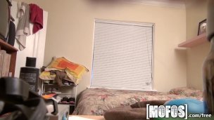 Mofos – Sexy Skinny Jade sucks her bf