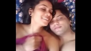 Sexy Indian GF Exposing Her Big Boobs On Cam Videbd.com