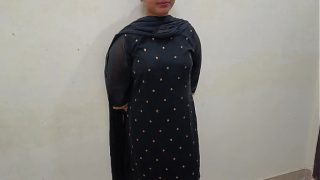 कार में होर्नी भाभी का स्लोगी ब्लोव्जोब