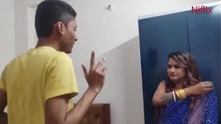 भोली पड़ोसन की चूत देख के मुठ मारी और फिर चोदा उसे