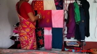 वेबकेम पर भोसडा खुजाती पाकिस्तानी आंटी