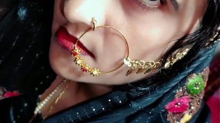 ८० साल के बूढ़े ने ऑफिस में भाभी के साथ हॉट सेक्स किया